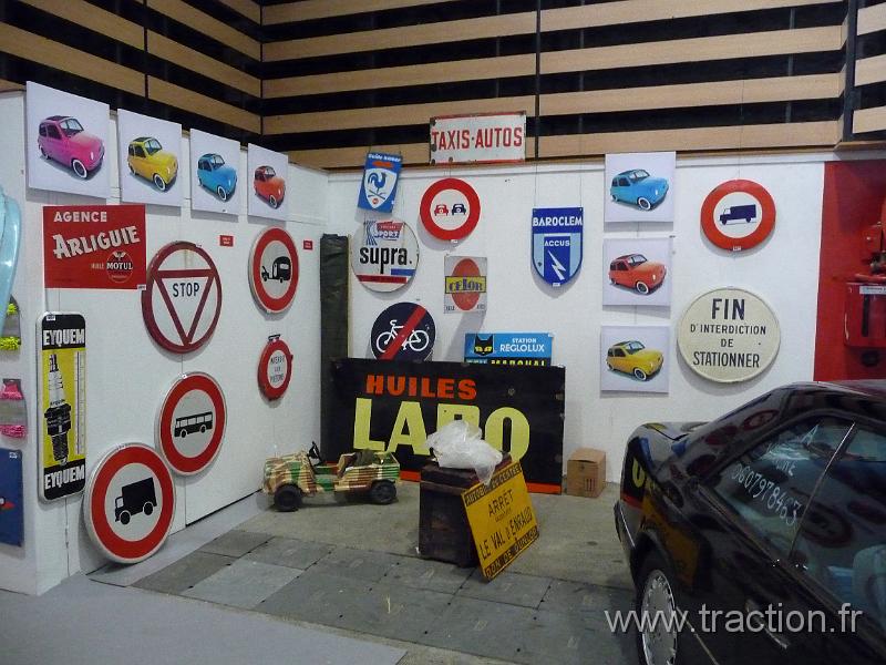 Epoquauto (121).JPG - 05/11/2010 - 69000 LYONƒPOQU'AUTO32�me Salon International Autos & Motos AnciennesPlaques ŽmaillŽes et code de la route